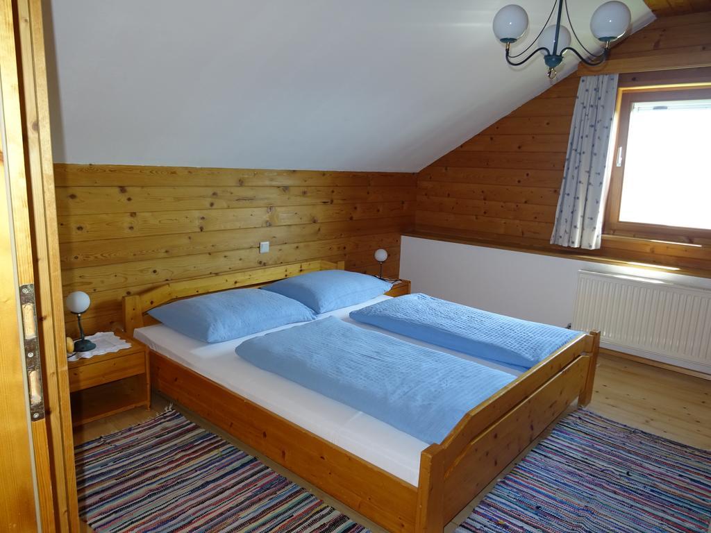 Baby- Und Kinderhof Aicherbauer Seeham Exterior photo